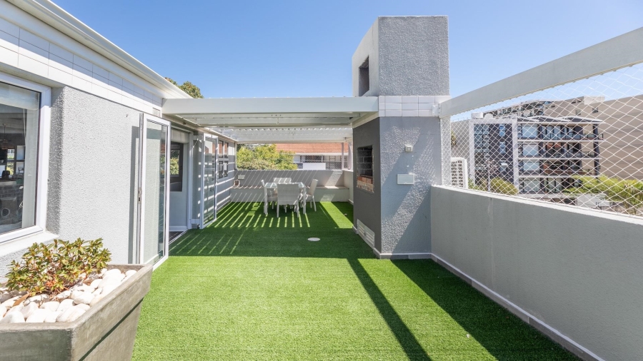 2 Bedroom Property for Sale in Sea Point Western Cape
